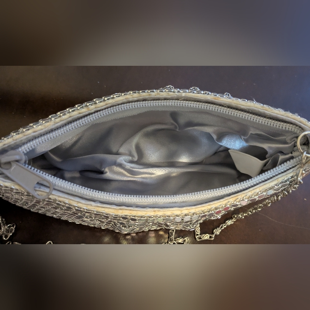 Soft and light Metal Mesh Evening Bag. - Picture 2 of 10